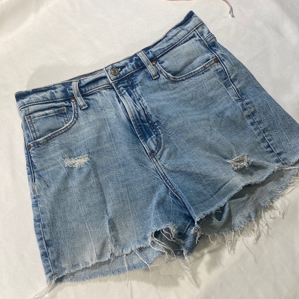 Silver Jeans woman’s jean shorts size W30